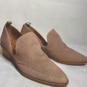 Lucky Brand Mahzan snakeskin Tan/light pink Loafers
